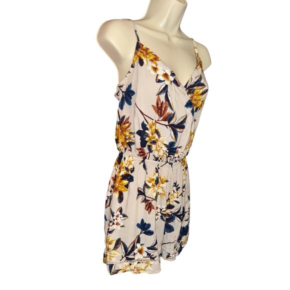 Gypsies & Moondust floral wrap front romper - size L - Picture 3 of 7